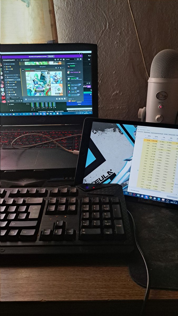krisz0618's tweet photo. Setup is improved with a second "monitor" !! See you guys next week !! Hopefully my pc won't blow up because of third lol
#Vtuber #huvtuber #VTuberUprising https://t.co/wVj5iIwfL4