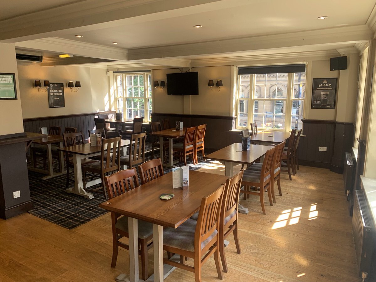 Did you know we have a function room? It’s free to hire and perfect for all occasions! Currently, it hosts a comedy night, a poetry night, a board game night, Union meetings, LARPERS, a French conversation group and a kink night 🫢 We also do a cracking buffet!