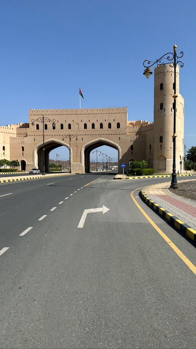 ✍️
.. 
تحت تأثير رسالة ما..!
في مكان ما..!
توالت تلك الذكريات..
وتلك الضحكات..
وتلك الأحاديث..
لتعيد فتح الأبواب..
من جديد ،،لتخبرهم ..
لازلت كما أنا..
انتظر هنا ..!
#هـمسآت_نآبَضهـ ❤️