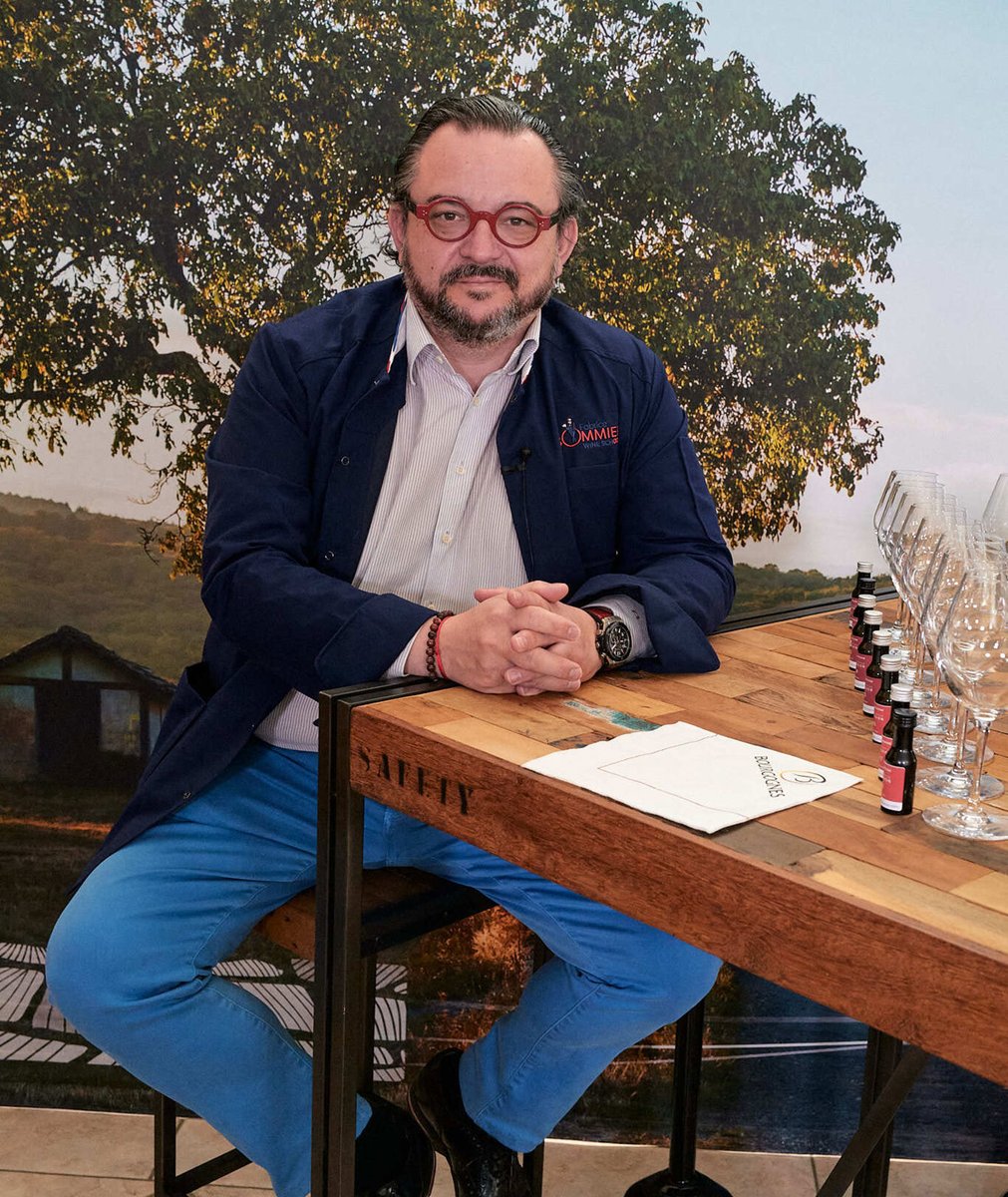 VinsdeBourgogne's tweet photo. Félicitations à Fabrice Sommier, Meilleur Ouvrier de France en sommellerie 2007, qui a été élu Président de l'Union de la sommellerie française. 
Au plaisir de collaborer ensemble lors de prochaines actions avec les @VinsdeBourgogne !

@FSommier 
#VinsBourgogne #Bourgogne #Vin https://t.co/MHxKoYWfcI