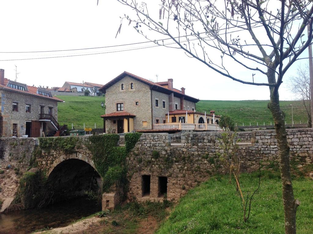 Rescatamos para la Asociación de Turismo Rural de Cantabria a la Posada Puente Romano, en Toñanes (Alfoz de Lloredo). Después de un cambio en su dirección, damos la bienvenida a su nueva Titular: Adelina. Excelente emplazamiento para visitar los mejores acantilados de España.