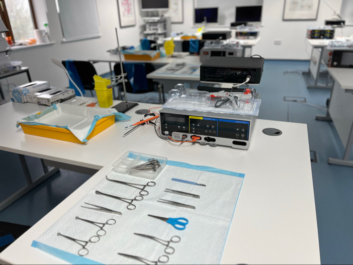 BOWAMEDICALUK's tweet photo. We are ready to host the #GBIHPBA Fundamentals of #LiverSurgery Course today and look forward to facilitating the hands-on sessions this afternoon:

🙌 Wedge Resection + Open Cholecystectomy

🙌 Hepaticojejunostomy

@roux_group @Augishealth #HPB #LaparoscopicLiver @GBIHPBAnews https://t.co/k3qBS0rGjG