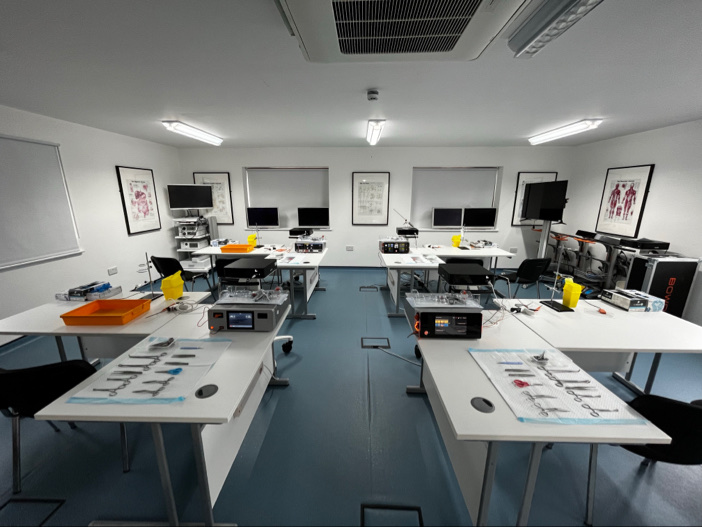 BOWAMEDICALUK's tweet photo. We are ready to host the #GBIHPBA Fundamentals of #LiverSurgery Course today and look forward to facilitating the hands-on sessions this afternoon:

🙌 Wedge Resection + Open Cholecystectomy

🙌 Hepaticojejunostomy

@roux_group @Augishealth #HPB #LaparoscopicLiver @GBIHPBAnews https://t.co/k3qBS0rGjG