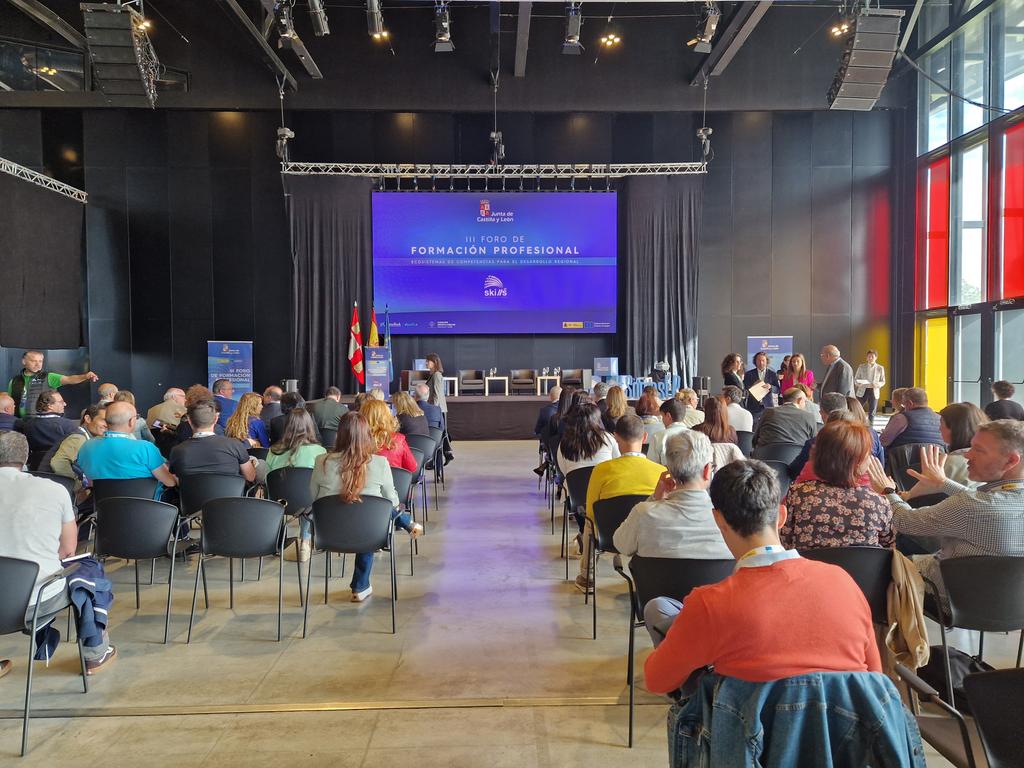 psabingalan's tweet photo. Hoy @FCesefor en #Leon en el Foro de la #formacionprofesional. La FP es clave para el futuro y requiere mayor atención y mejor posicionamiento en elmsistema educativo. La industria necesita #masFP. https://t.co/kljHOUEU8f