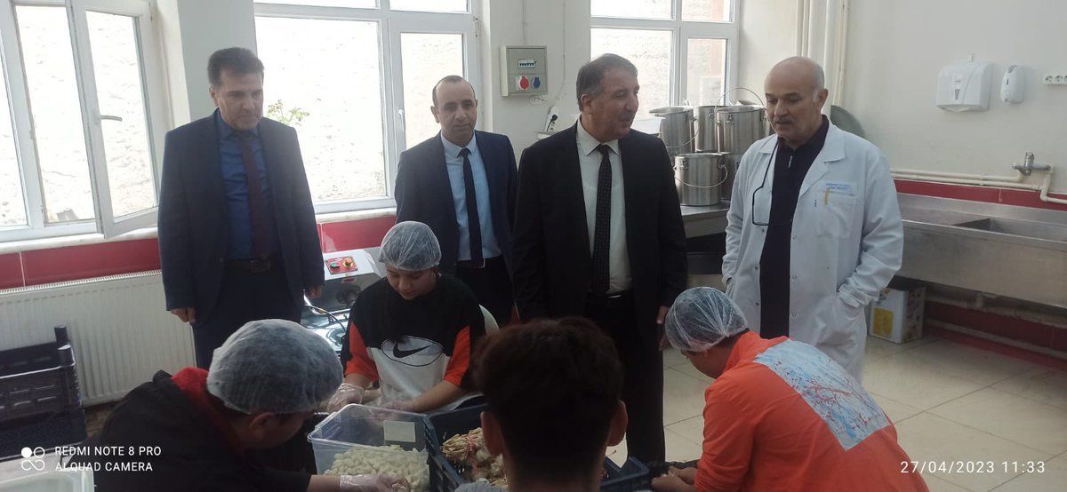 MemNiksar's tweet photo. İlçe Milli Eğitim Müdürümüz Sayın Hasan Şerifler, Niksar İlçemizde Temel Eğitim Okullarına taşıma yemeği yapan Niksar Mesleki ve Teknik Anadolu Lisesi yemekhanesini denetledi. Yemeklerin yapımında emeği geçen herkese teşekkür etti.@ahmetozdemirmem @tcmeb https://t.co/OiwpMfc9jI