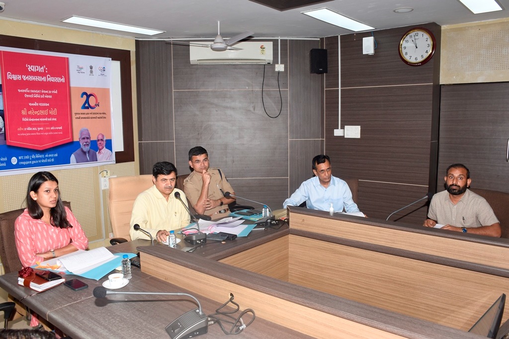 collectorkheda's tweet photo. આજરોજ જિલ્લા કક્ષાનો લોક ફરિયાદ નિવારણ કાર્યક્રમ યોજાયો .દબાણ,વીજ કનેક્શન,રોડ રસ્તા,આવકનો દાખલો,સ્પીડ બ્રેકર તથા સ્ટ્રીટ લાઈટની સુવિધા,આરબીએસકે,સીસી રોડ,આકરણી અને પુરવઠા જેવા મુદ્દાઓના કુલ ૨૧ પ્રશ્નો પૈકી ૧૬ હાજર અરજદારોના પ્રશ્નોની રજૂઆત સાંભળી નિકાલ કરાયો.@CMOGuj @infokhedagog https://t.co/6UkaliOMPv