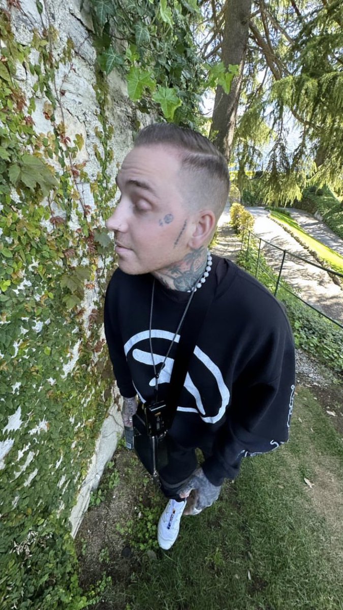 blackbearcombr's tweet photo. BLACKBEAR 🖤 https://t.co/pLRQvmyend