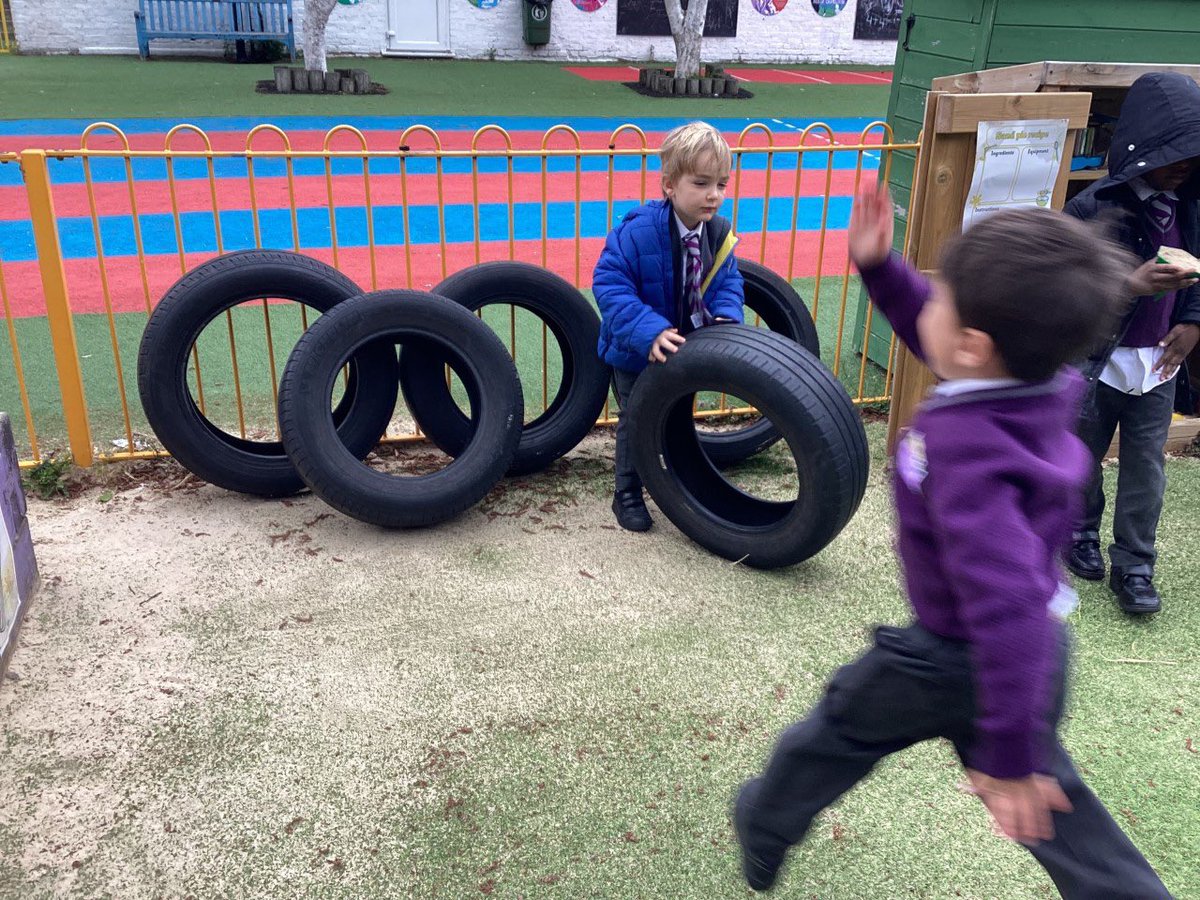 HPA_Philip_Lane's tweet image. Busy week in reception! We can barely keep up! 
#HPAPLEYFS