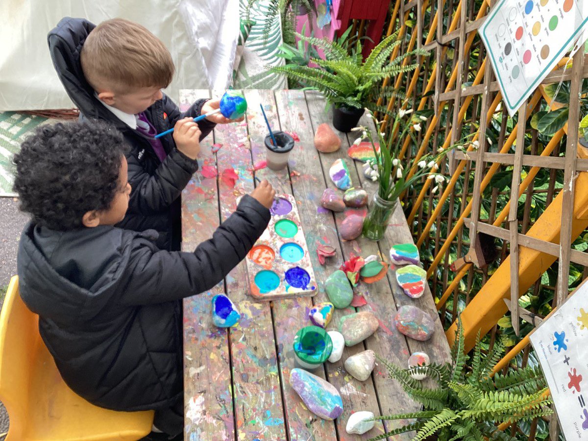 HPA_Philip_Lane's tweet image. Busy week in reception! We can barely keep up! 
#HPAPLEYFS