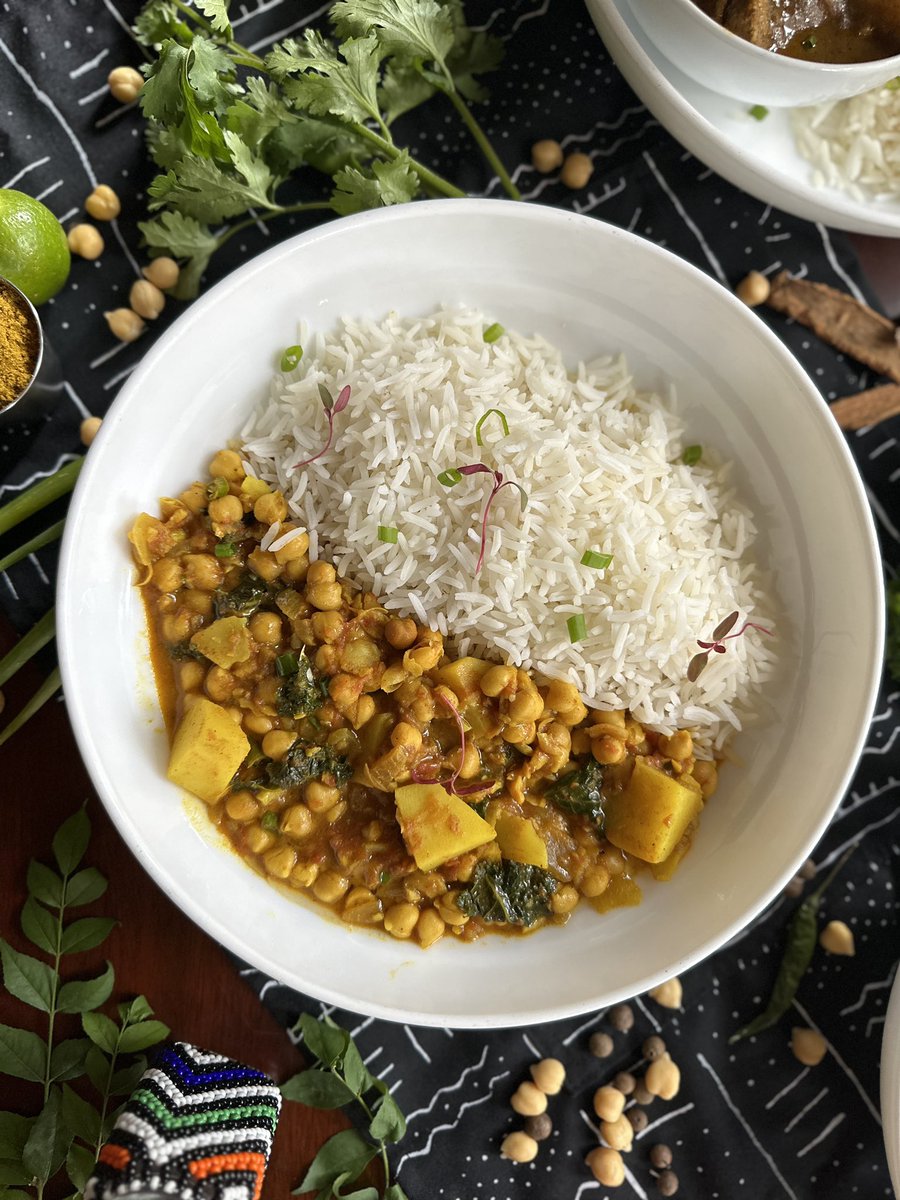 Experience the exotic flavors of the Caribbean with this flavorful Trini chickpea curry only at #KushLounge 🍛 

✨Visit us / order in on 0709992967✨
#ChickpeaCurry #DeliciousMeals