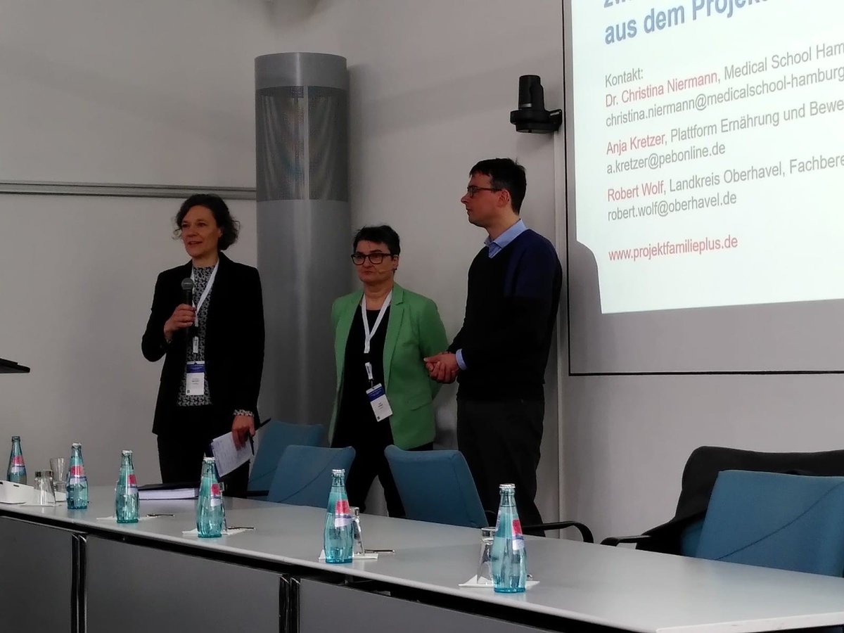 peb_online's tweet photo. Unser Projekt Familie+ ist heute zu Gast auf dem @bvoegd-Kongress mit einem Input zu „Präventionsmaßnahmen implementieren – Chancen und Herausforderungen der Zusammenarbeit zwischen Wissenschaft und Praxis. Ein- und Ausblicke aus dem Projekt Familie+.“ 
https://t.co/VoBorq1rGN https://t.co/XZKcLjLVtr