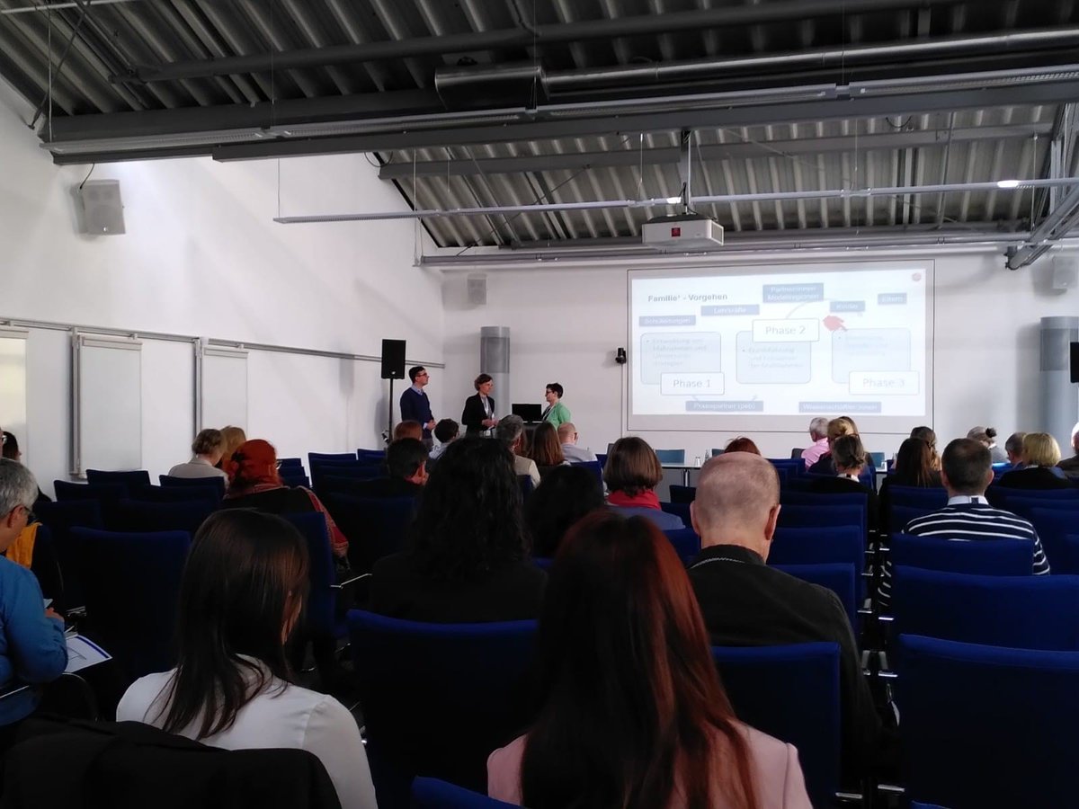 peb_online's tweet photo. Unser Projekt Familie+ ist heute zu Gast auf dem @bvoegd-Kongress mit einem Input zu „Präventionsmaßnahmen implementieren – Chancen und Herausforderungen der Zusammenarbeit zwischen Wissenschaft und Praxis. Ein- und Ausblicke aus dem Projekt Familie+.“ 
https://t.co/VoBorq1rGN https://t.co/XZKcLjLVtr
