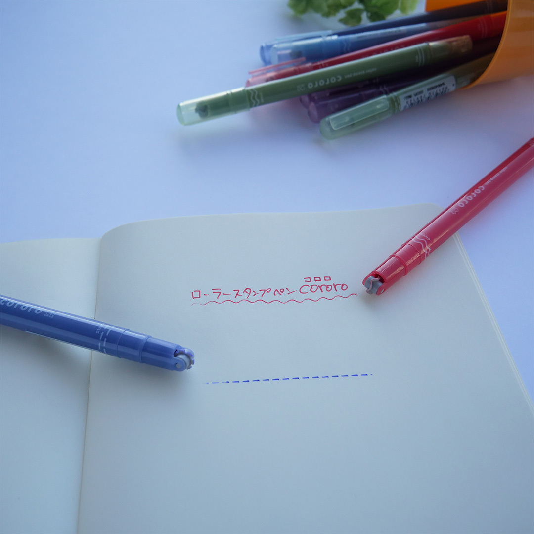 sunstar_now's tweet image. 先日の「王様のブランチ」のコーナーで紹介された筆記具のひとつです
ローラースタンプペンcororo(コロロ)
#サンスター文具 #文房具 #cororo
bit.ly/3LzN6aa