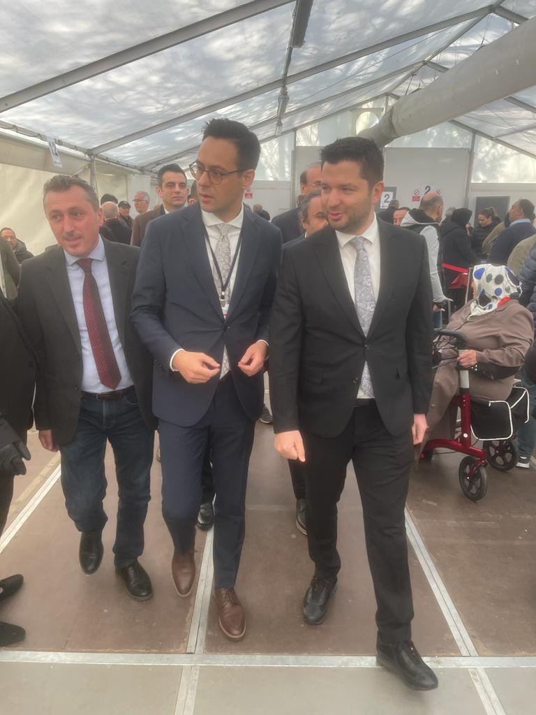 toprak_av's tweet photo. Yurt Dışında yaşayan vatandaşlarımız oylarını kullanmaya başladılar.

Demokrasimize katkı sunan bütün vatandaşlarımıza teşekkür ediyoruz.

Devletimiz ve Milletimiz için hayırlı olsun.🇹🇷

@RTErdogan @Akparti @AKPartiYSKM https://t.co/CxCTqnjDm2