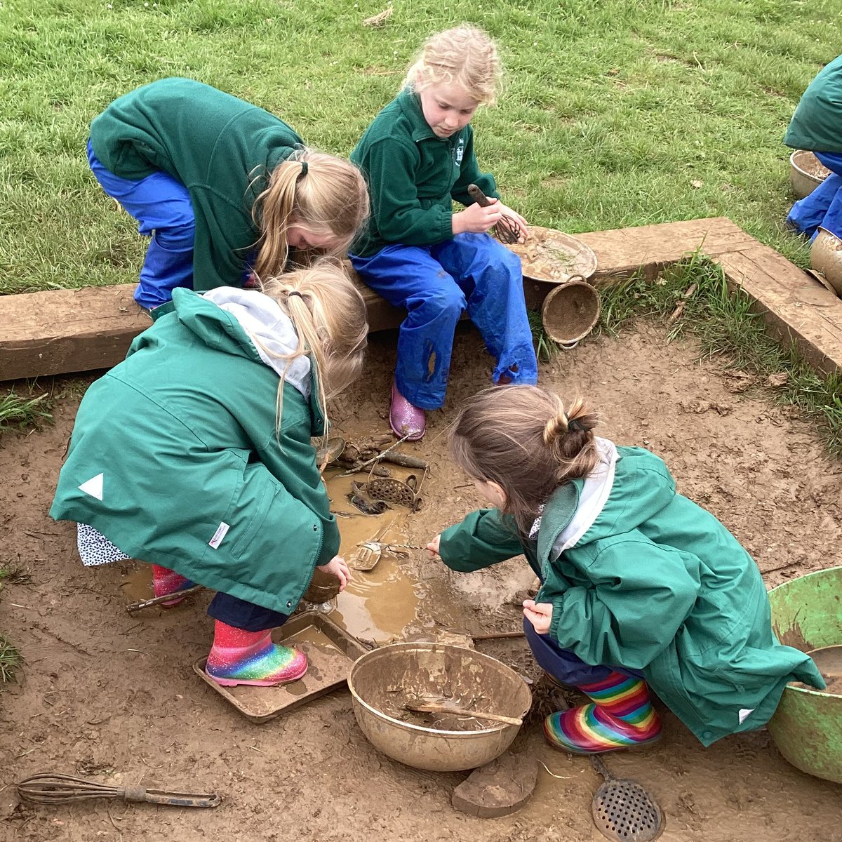 Y1Y2ManorPrep's tweet photo. The children in 1RN visited Forest School yesterday. First they spotted trees and spring flowers around the school before arriving at our Forest School site for lots of fun and mud kitchen mayhem!
@manorprep #ManorPrep #Abingdon #ForestSchool #MudKitchen #OutsideLearning #Spring https://t.co/0WN64B6tOk