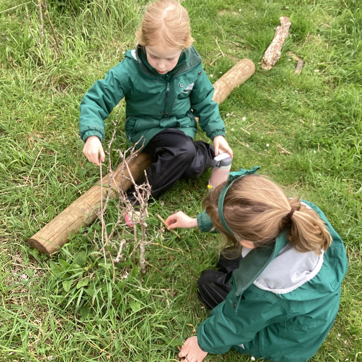 Y1Y2ManorPrep's tweet photo. The children in 1RN visited Forest School yesterday. First they spotted trees and spring flowers around the school before arriving at our Forest School site for lots of fun and mud kitchen mayhem!
@manorprep #ManorPrep #Abingdon #ForestSchool #MudKitchen #OutsideLearning #Spring https://t.co/0WN64B6tOk