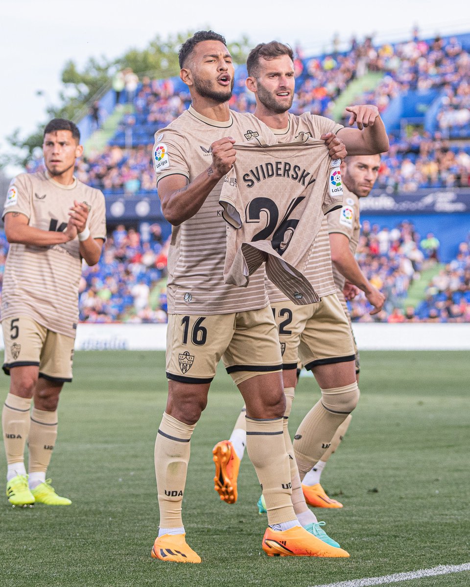U_D_Almeria's tweet photo. ¡Mucho ánimo, @MartinSvidersky! 

💪  Estamos convencidos de que superarás esta prueba de la vida y que pronto estarás de vuelta en el terreno de juego.  

❤️🤍 ¡Te enviamos el apoyo de todos tus compañeros y recuerda que un rojiblanco nunca se rinde! https://t.co/kovGokhigR