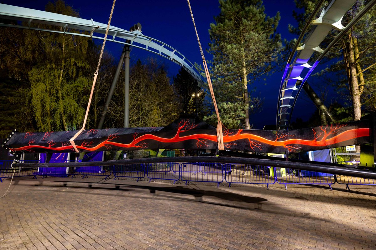 TowersTimes's tweet photo. Official photos have also been released by the Phalanx showing the first sections of the new Nemesis track being lifted into place last night, providing another look at its new appearance – black with what appears to be red veins snaking along its length! https://t.co/1WizZV2GCW