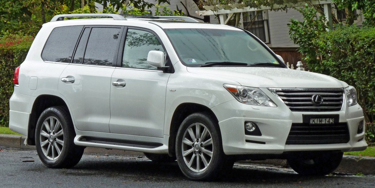 Nteere_Derick's tweet photo. One thing that has caught my eye this morning, it is this machine that pastor Ezekiel odero together with most powerful person in the land @WilliamsRuto uses,it is LX 570. Folks lets take a look of it's features, buckle up! #cartweeter #SpaceYaMagari
#lexus #lexus570 #LX570 https://t.co/MoIK8nIyWf