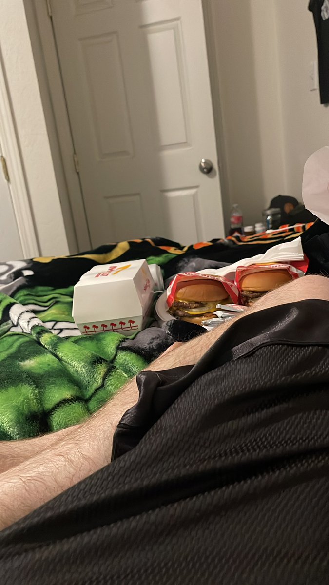 RegularRobH's tweet photo. Unwinding after a fun productive day of semi pro and beginners class @StonerUdojo let’s get ready for May #bigguystuff #monstersonamission #bigbruttysad let’s go https://t.co/HK9Rl6vLF0