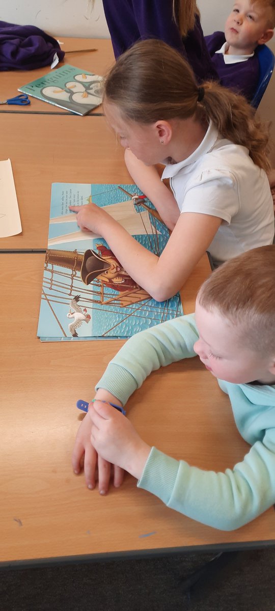 Mr_MacQueen_cv's tweet photo. Reading buddies 📖 https://t.co/ExcGXzuIIc
