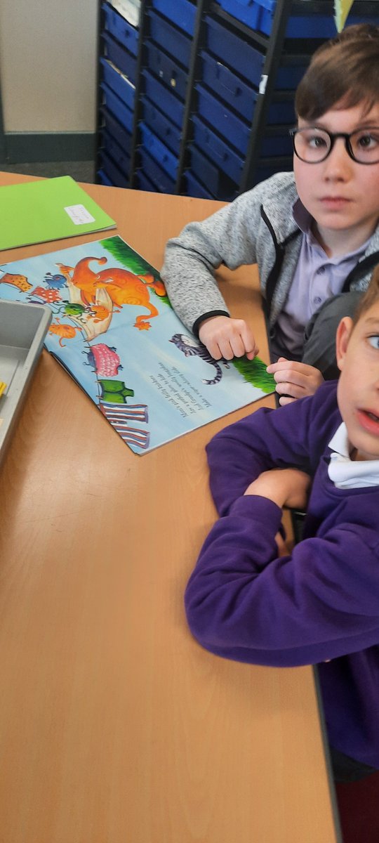 Mr_MacQueen_cv's tweet photo. Reading buddies 📖 https://t.co/ExcGXzuIIc