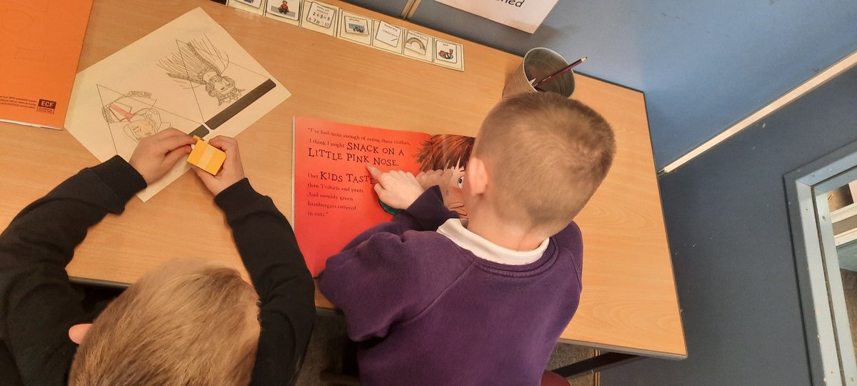 Mr_MacQueen_cv's tweet photo. Reading buddies 📖 https://t.co/ExcGXzuIIc