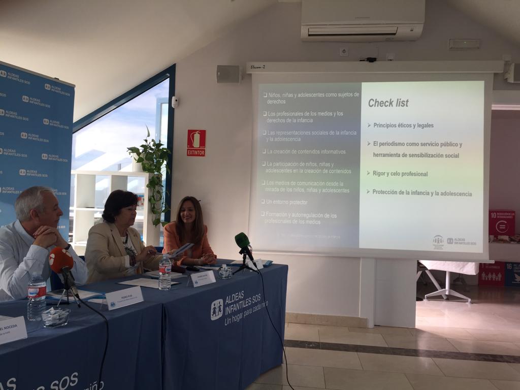 GsiaInfancia's tweet photo. @GsiaInfancia presenta a los medios, junto con @AldeasEspana, el primer 𝐂ó𝐝𝐢𝐠𝐨 𝐃𝐞𝐨𝐧𝐭𝐨𝐥ó𝐠𝐢𝐜𝐨 𝐩𝐚𝐫𝐚 𝐥𝐚 𝐬𝐚𝐥𝐯𝐚𝐠𝐮𝐚𝐫𝐝𝐚 𝐝𝐞 𝐥𝐨𝐬 𝐝𝐞𝐫𝐞𝐜𝐡𝐨𝐬 𝐝𝐞 𝐥𝐚 𝐢𝐧𝐟𝐚𝐧𝐜𝐢𝐚 𝐞𝐧 𝐥𝐨𝐬 𝐦𝐞𝐝𝐢𝐨𝐬, autores #LourdesGaitán y #kepapaullarrañaga.
#GSIA https://t.co/FlmBO8RpjT