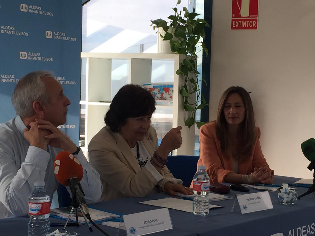 GsiaInfancia's tweet photo. @GsiaInfancia presenta a los medios, junto con @AldeasEspana, el primer 𝐂ó𝐝𝐢𝐠𝐨 𝐃𝐞𝐨𝐧𝐭𝐨𝐥ó𝐠𝐢𝐜𝐨 𝐩𝐚𝐫𝐚 𝐥𝐚 𝐬𝐚𝐥𝐯𝐚𝐠𝐮𝐚𝐫𝐝𝐚 𝐝𝐞 𝐥𝐨𝐬 𝐝𝐞𝐫𝐞𝐜𝐡𝐨𝐬 𝐝𝐞 𝐥𝐚 𝐢𝐧𝐟𝐚𝐧𝐜𝐢𝐚 𝐞𝐧 𝐥𝐨𝐬 𝐦𝐞𝐝𝐢𝐨𝐬, autores #LourdesGaitán y #kepapaullarrañaga.
#GSIA https://t.co/FlmBO8RpjT
