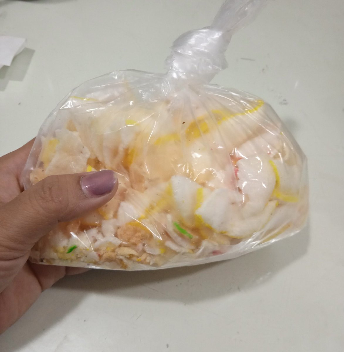 _naratnaa_'s tweet photo. @moonklyy Nitip remahan krupuk dulu, mau baca twit sebelah. https://t.co/swqUakFwqQ