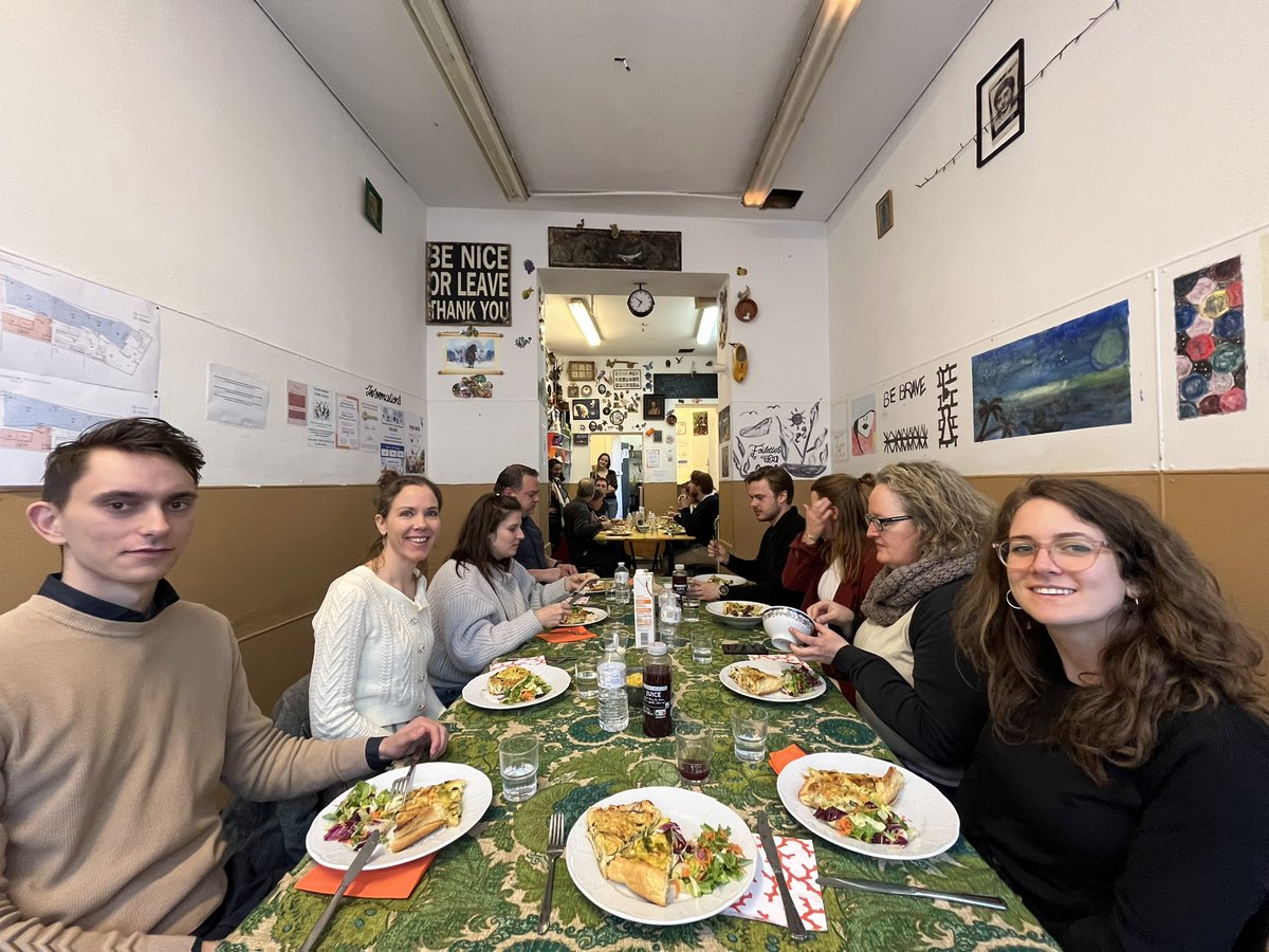 PvdABrussel's tweet photo. Wat een inspirerende avond hadden we met o.a. @ElsRochette, Ilse (Chez Nous) en Daan (HoBo) over dak- en thuisloosheid in Brussel. Bedankt voor de fijne ontvangst en openheid. 

Het probleem is omvangrijk en complex, maar deze inspirerende onvermoeibare mensen stemmen hoopvol https://t.co/jrAGWEUvgZ