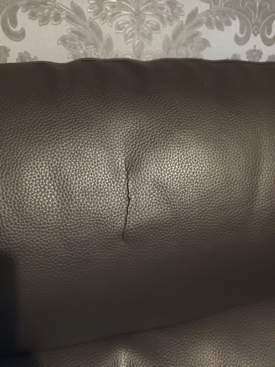 JamieGalloway3's tweet photo. @littlewoods your Eddison sofa is a pile of poo. Other reviews confirm this also. And it's NOT a manufacturing fault? Ok https://t.co/QpjVWV28VD