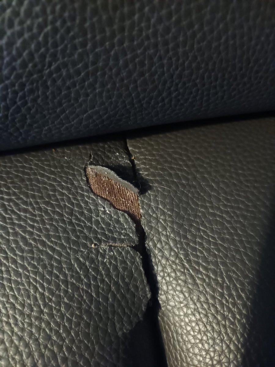 JamieGalloway3's tweet photo. @littlewoods your Eddison sofa is a pile of poo. Other reviews confirm this also. And it's NOT a manufacturing fault? Ok https://t.co/QpjVWV28VD