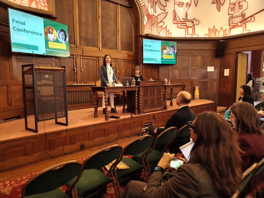 Andalucia_Rural's tweet photo. 🎙️🗨️@SustLabUCO de la @Univcordoba presenta en Bruselas la hoja de ruta para una digitalización rural sostenible e inclusiva🌱

🏘️💻Participa en la conferencia de @DesiraH2020 que analiza el impacto de la digitalización en las zonas rurales

https://t.co/XI5rCj2YjS

#ThinkRural https://t.co/Im2wTivaAd