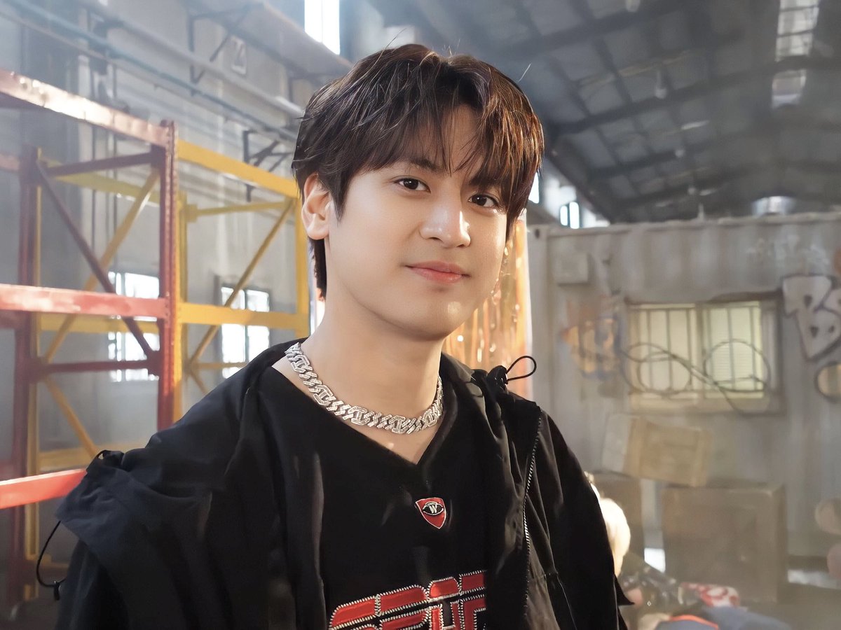 gwaenchanw000's tweet photo. #CHANWOO BEHIND THE SCENE TANTARA 📹

( a thread ) https://t.co/xnrjvuiZ4p