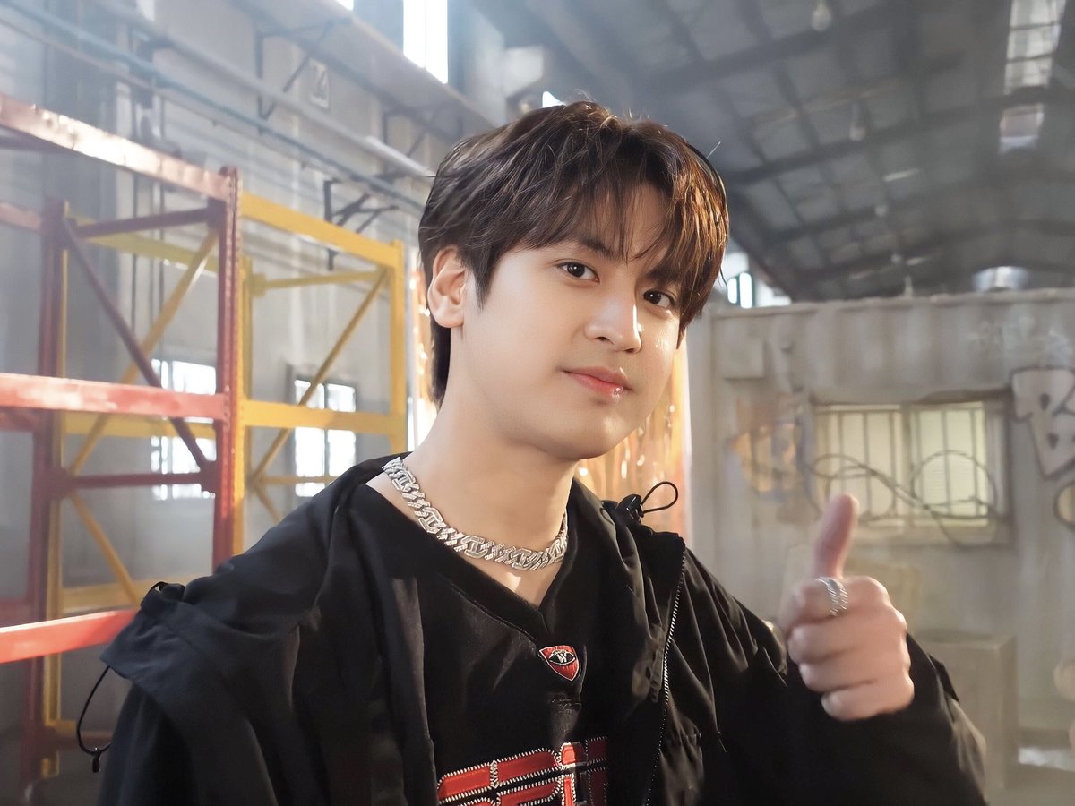 gwaenchanw000's tweet photo. #CHANWOO BEHIND THE SCENE TANTARA 📹

( a thread ) https://t.co/xnrjvuiZ4p
