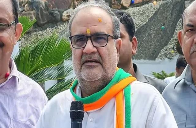 punjabkesari's tweet photo. UP Civic Election: टिकट न मिलने से नाराज बागियों ने BJP के खिलाफ खोला मोर्चा, मनाने में जुटे प्रदेश अध्यक्ष भूपेंद्र चौधरी
https://t.co/tTAFVUSNTn
#UttarPradeshHindiNews #LucknowNews #UPNikayChunav #BJP #BhupendraSinghChaudhary #StatePresident #civicelections #UPelect https://t.co/YneneA13iW