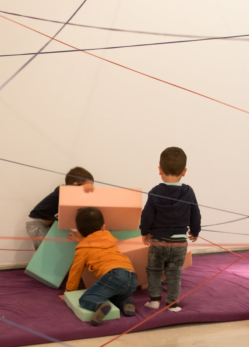 miradasinfan03's tweet photo. #Apprehendere La escuela GESS Doñinos en el @DomusArtium2002 disfrutando de la propuesta de juego. Explorar, retos motores y descubrir a través del arte contemporáneo.
@iesfrojas @JuanviSanchez https://t.co/iE25rLygDZ
