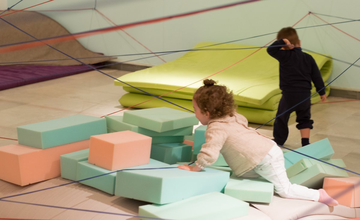 miradasinfan03's tweet photo. #Apprehendere La escuela GESS Doñinos en el @DomusArtium2002 disfrutando de la propuesta de juego. Explorar, retos motores y descubrir a través del arte contemporáneo.
@iesfrojas @JuanviSanchez https://t.co/iE25rLygDZ