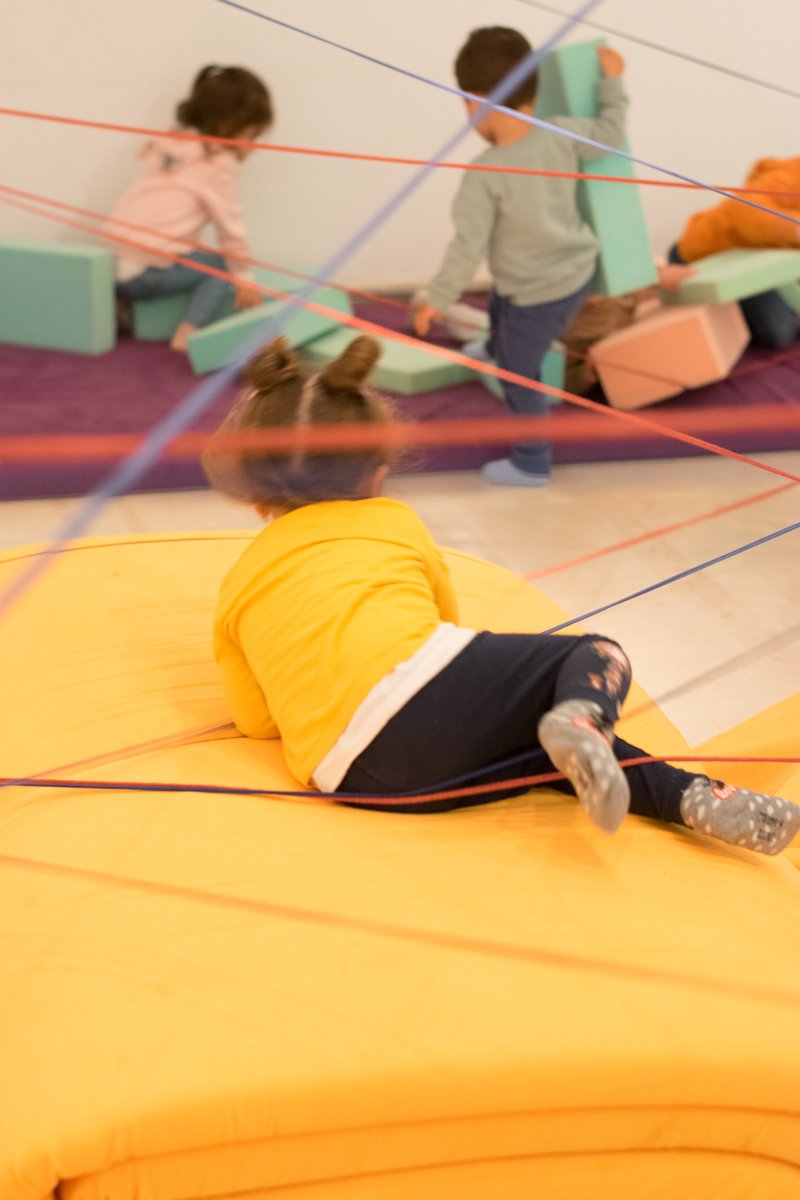 miradasinfan03's tweet photo. #Apprehendere La escuela GESS Doñinos en el @DomusArtium2002 disfrutando de la propuesta de juego. Explorar, retos motores y descubrir a través del arte contemporáneo.
@iesfrojas @JuanviSanchez https://t.co/iE25rLygDZ