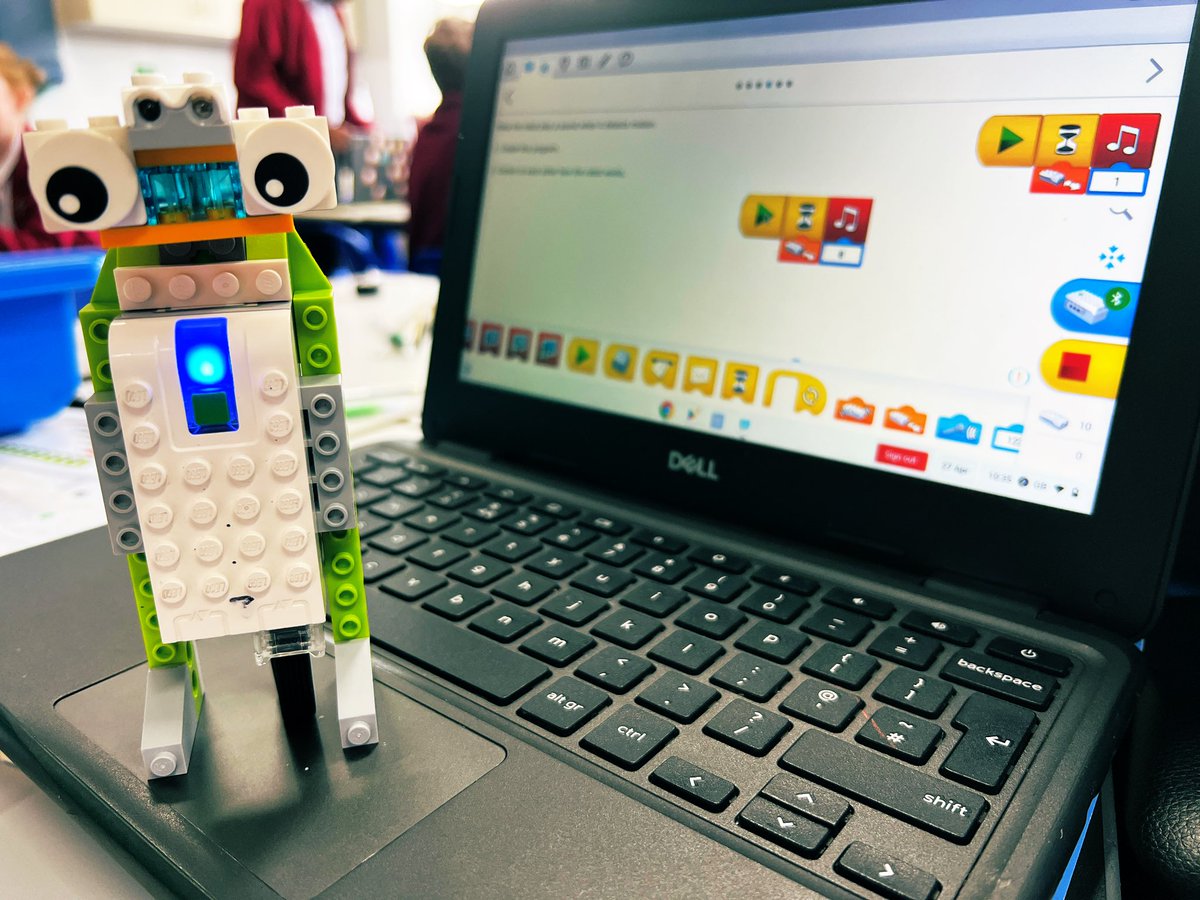 SouthCamPrimary's tweet image. Year 5 have started their first lesson this term using the #LegoWeDo by recapping our Year 4 experiences building a Spy Robot.
#welovesouthcamberley #primarycomputing #Lego #WeDo