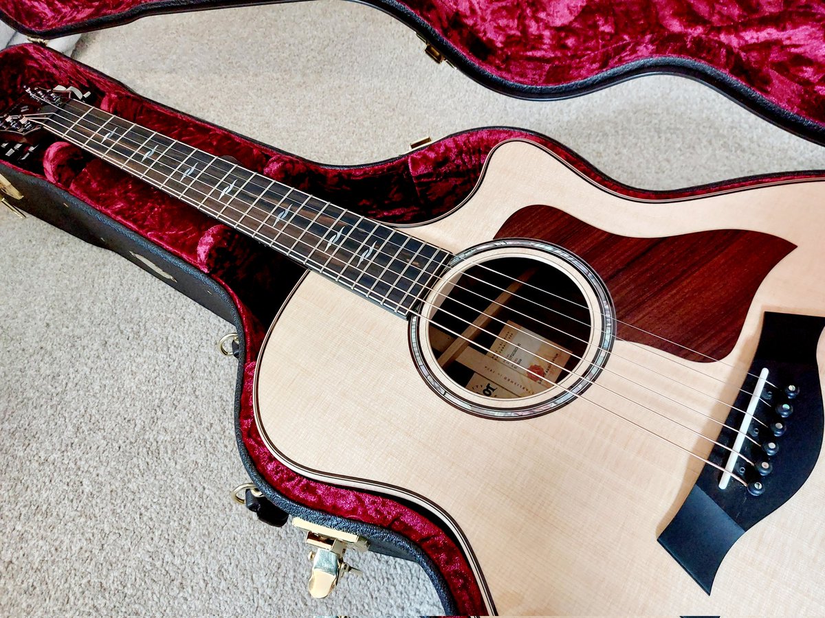 Treated myself to my dream acoustic guitar! Check out my beautiful new Taylor 814ce.

#taylor #acousticguitar #newstudiotoy #guitarporn