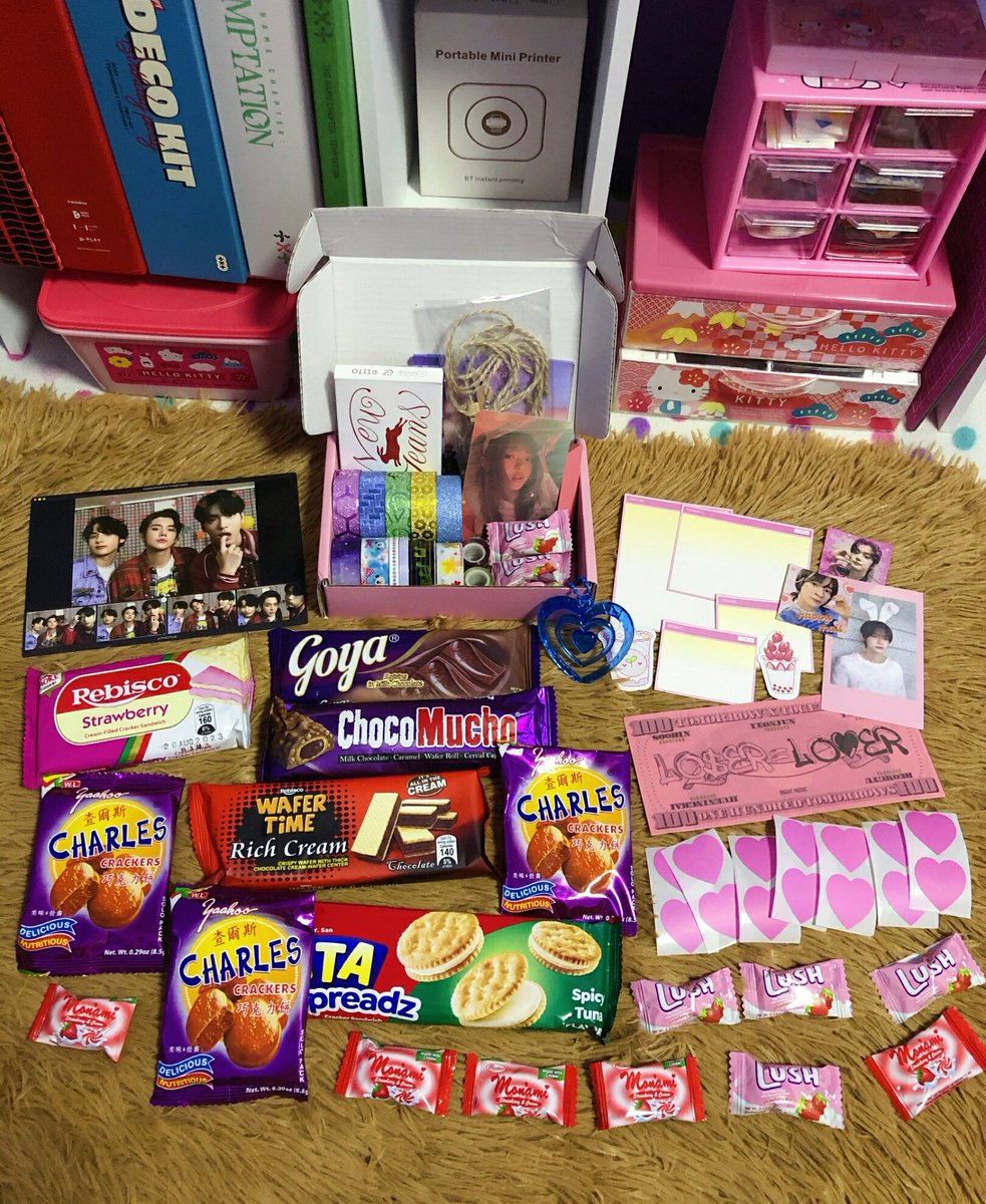 nyangzhaul's tweet image. hanni care package giveaway! ≧﹏≦

mechanics:
-mbf, rt and like
-mention a mutual ^__^
-winner must be willing to pay the pf and sf
-ends on May 10

more pics below ヾ(＾-＾)ノ

t. giveaway hanni official newjeans pc unsealed album txt merch free claim snacks stationary