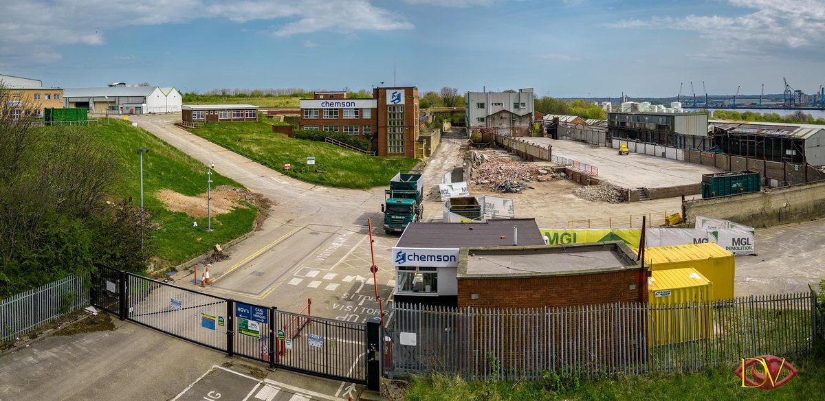 mick376ad's tweet photo. Drone captures @TheMGLGroup starting  demolition at Chemson Chemical plant, Howdon https://t.co/aTLimNI9iN