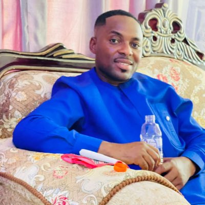EmmaDeDove's tweet photo. #NewProfilePic https://t.co/ScOVxafx9l