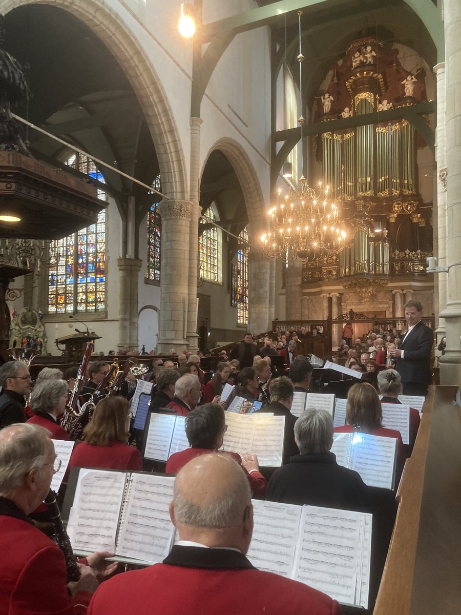 GoudA_Pot's tweet photo. Prachtig concert in de Sint Jan: het Oranje Koningsconcert 2023 met de gecombineerde harmonieorkesten Caecilia en De Pionier. En de hemelse stem van Anjo van Hemert. https://t.co/JVeehZKm0V