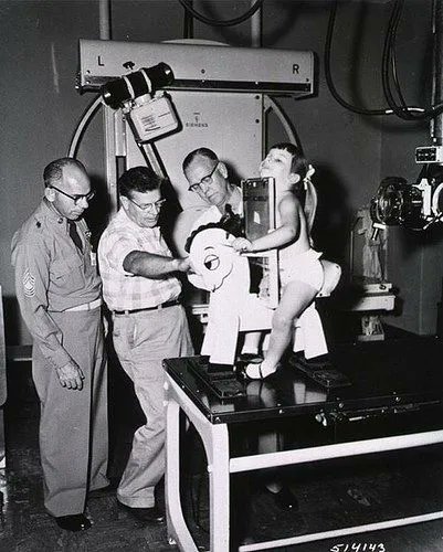 💡 Did you know that in 1957, a special device called the Roentgen Steed was designed to make chest x-rays less scary for children? 

Fun fact: it even made images clearer as it ket the child in an upright position!

Source: US National Library of Medicine