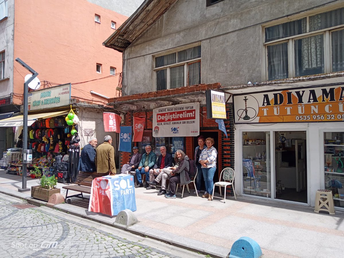 RizeSOL's tweet photo. 🔴Fındıklı Seçim Büromuzun önünde bildiri dağıtımı yapıyoruz.
⭐Rize'de Devrimciler Var, #SOLvar https://t.co/qrIuCLIZv0