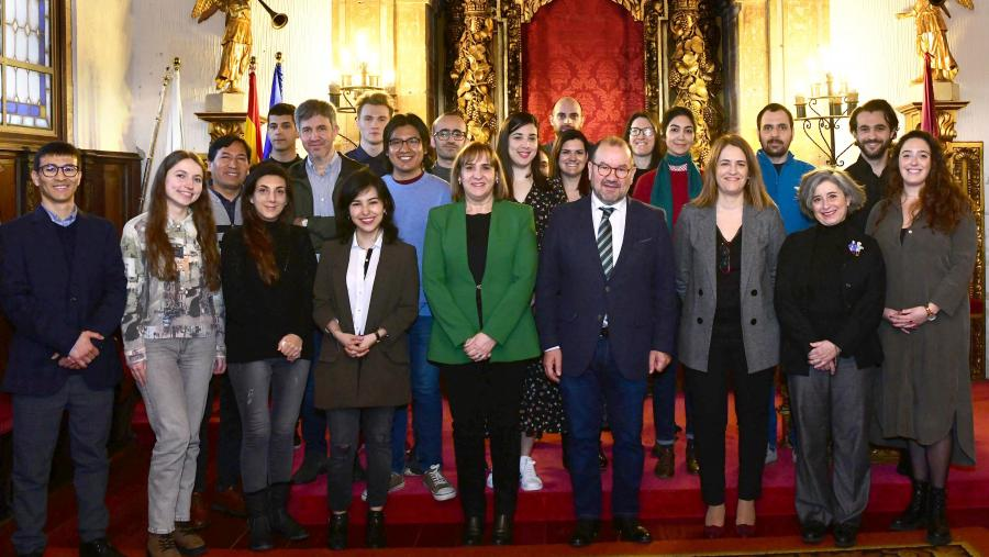UniversidadeUSC's tweet photo. 🤝O Programa de Axudas a Persoas Refuxiadas da @UniversidadeUSC contará cunha liña de apoio a través de #SumoValor
Trátase dun instrumento de micromecenado que reforza a conexión da USC coa sociedade e faina partícipe das súas accións de cooperación
🗞️https://t.co/m9vyIJe1BS https://t.co/j0nK34MEaB