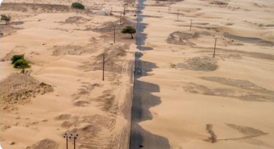 Jaalan_photo's tweet photo. سنوات عديده واهالي الولاية يطالبون المسؤولون بالحكومه حول سوء الطرق 
بالولاية ومعاناتهم المستمره لكن دون جدوى.

 فهل حان الوقت ليتم رفع المطالبات مباشرة الى #جلالة_السلطان حفظه الله بعد فشل الوزراء والمسؤولون ؟

طريق #جعلان_الاشخرة
طريق #الجوابي_السويح 
طريق #جعلان_اللبيدعه 
طريق #جعلان_سيحون 
 #جسر_البطحاء_جعلان_بني_بوعلي
